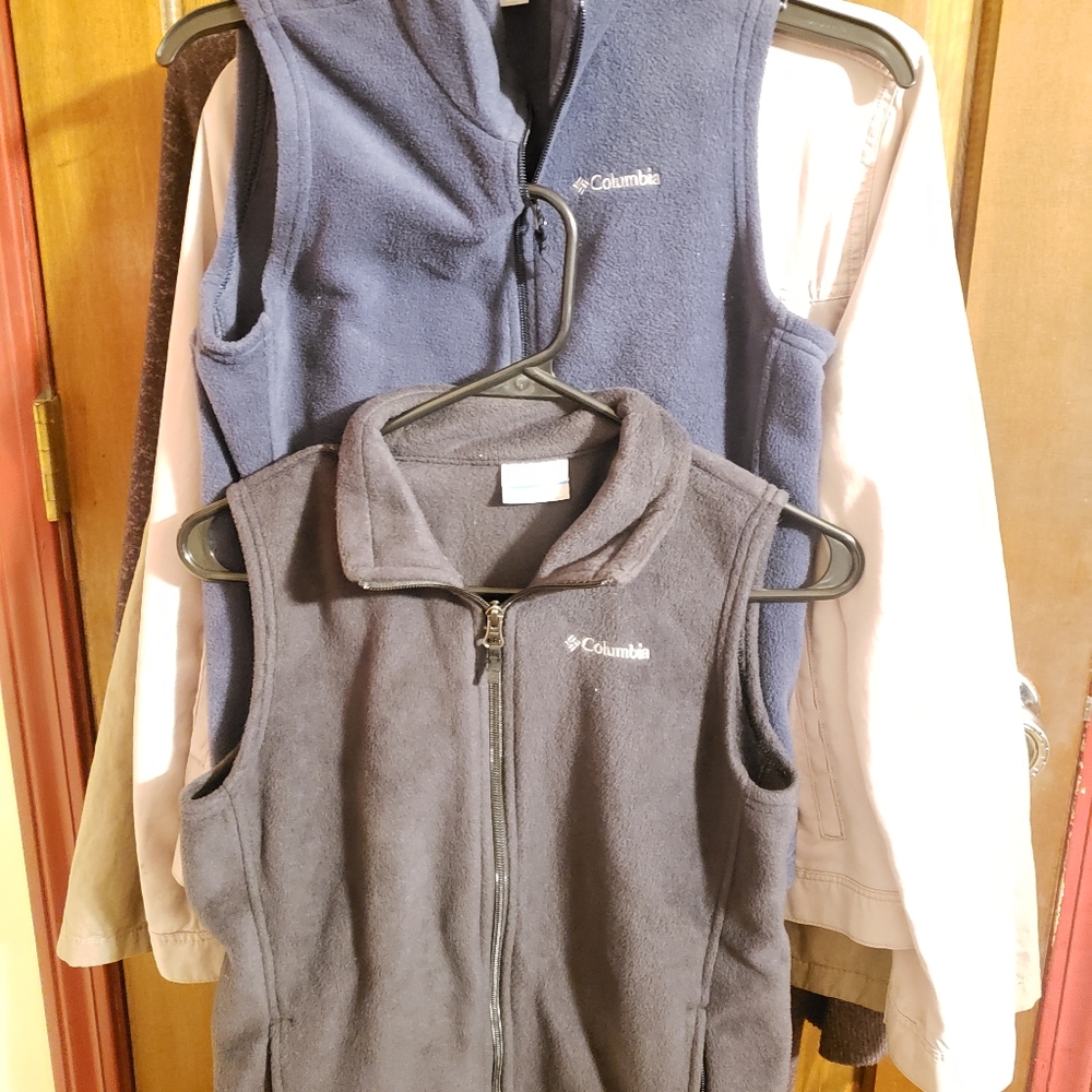 Two youth medium Columbia vests